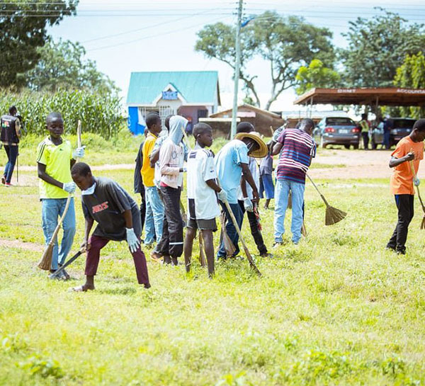 Clean-up-exercise-at-Zebilla-district-hospital-and-Zebilla-police-station