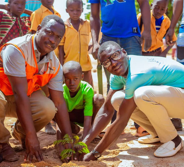 Tree-planting-exercise-Zeogo-Primary